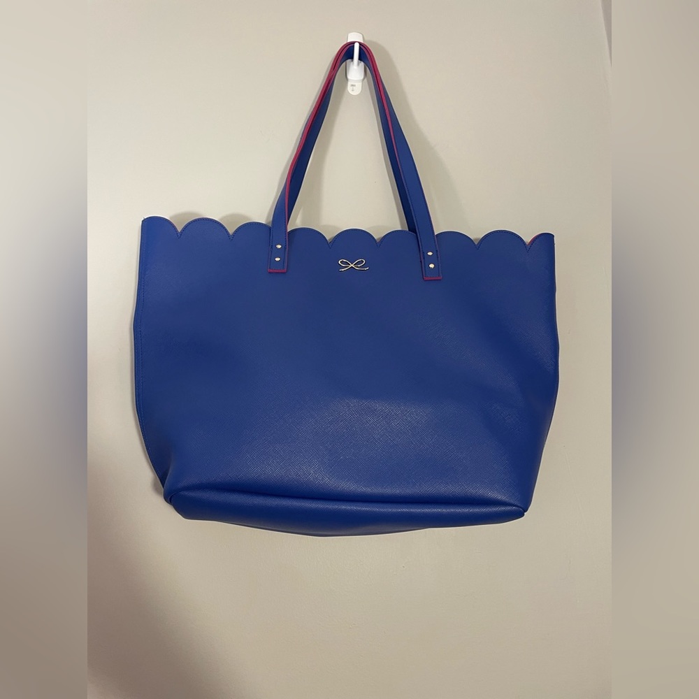 Bath & Body works leather scalloped bag in new condition it’s a must see!!